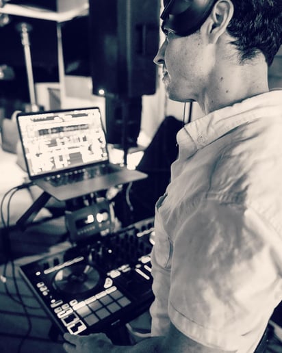 Gallery photo 4 of DJ Sun