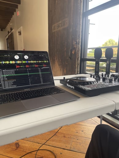 Gallery photo 1 of DJ T