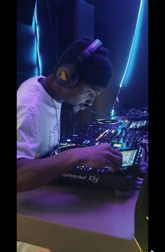 Gallery photo 3 of Dj Thadx
