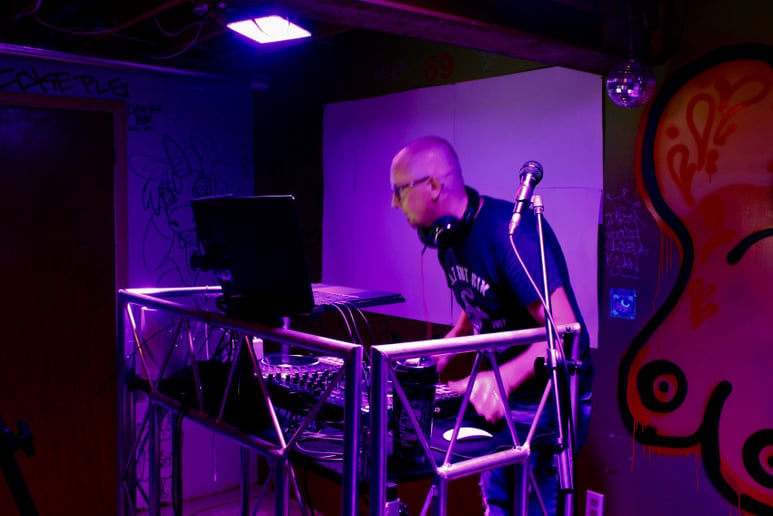 Gallery photo 10 of DJ The Hammer