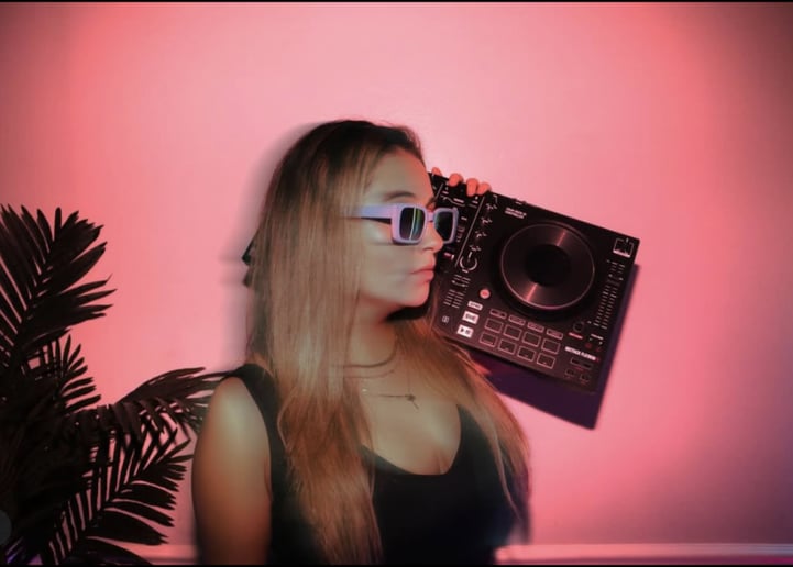 Gallery photo 1 of DJ TiffLand