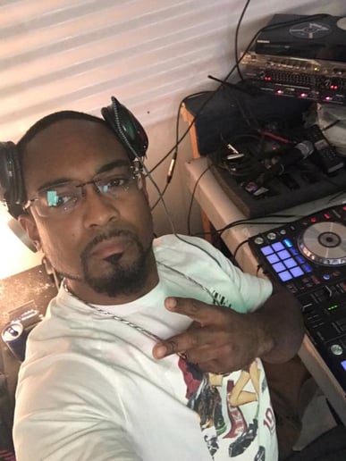 Gallery photo 3 of Dj Tmix 