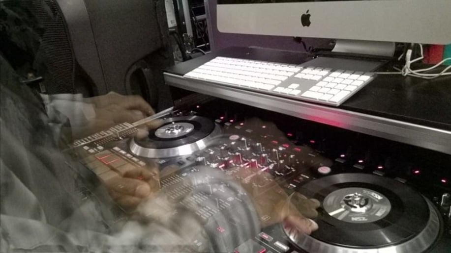 Gallery photo 1 of Dj Tnt