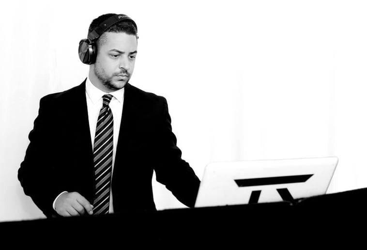 Gallery photo 1 of DJ Tommy Simone