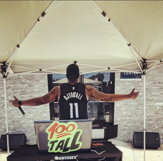 Gallery photo 3 of Dj Too Tall