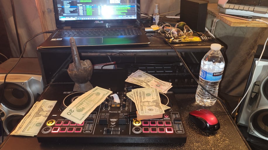 Gallery photo 4 of DJ Toreal