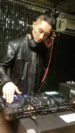 Gallery photo 1 of DJ transaction