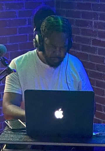 Gallery photo 1 of DJ Tru2it “Keeping Your Party Lit” 🔥
