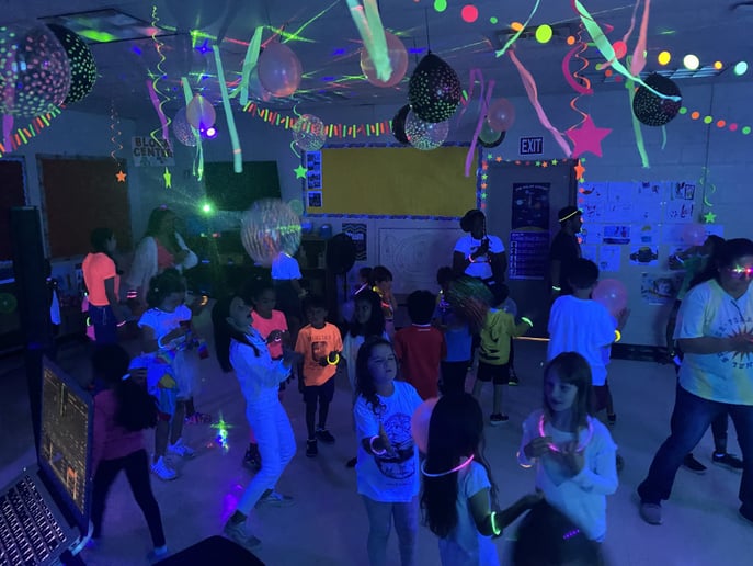 Gallery photo 7 of DJ Tru2it “Keeping Your Party Lit” 🔥