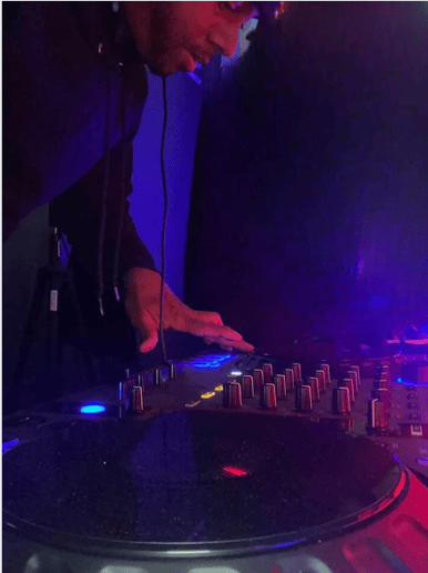 Gallery photo 4 of DJ Ty