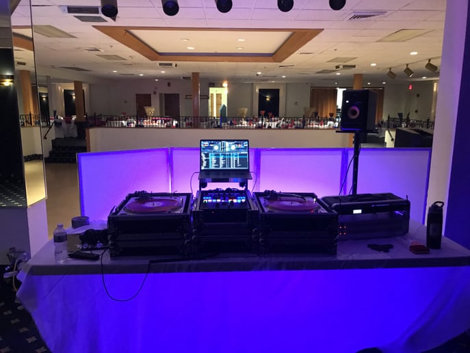Gallery photo 1 of DJ Uncle Zee