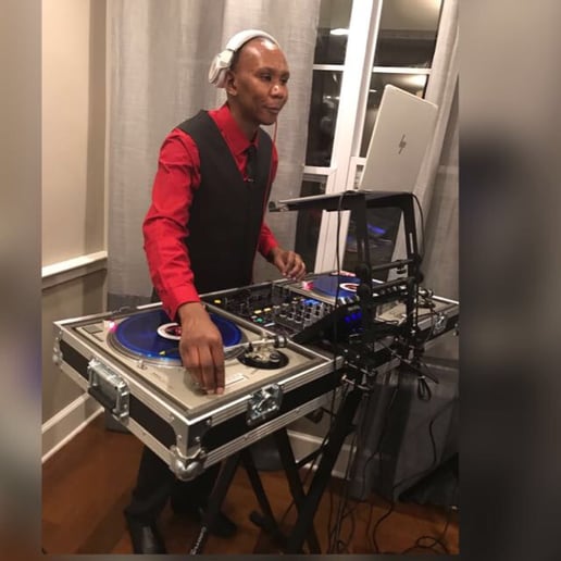 Gallery photo 3 of DJ Uncle Zee