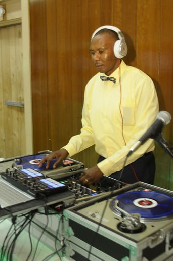 Gallery photo 4 of DJ Uncle Zee
