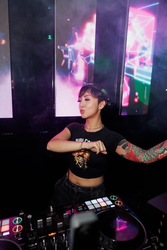 Gallery photo 3 of Dj V!