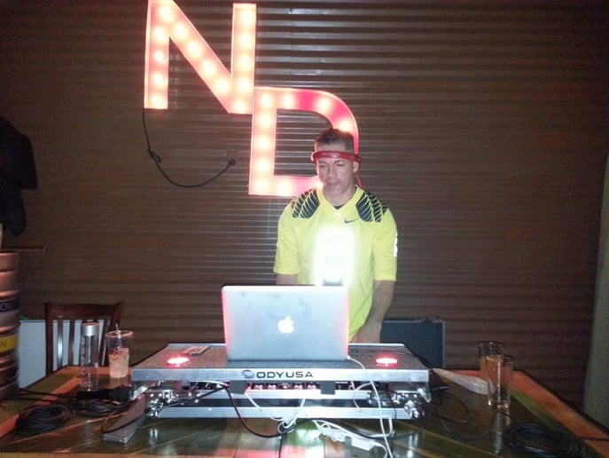 Gallery photo 1 of DJ Vez