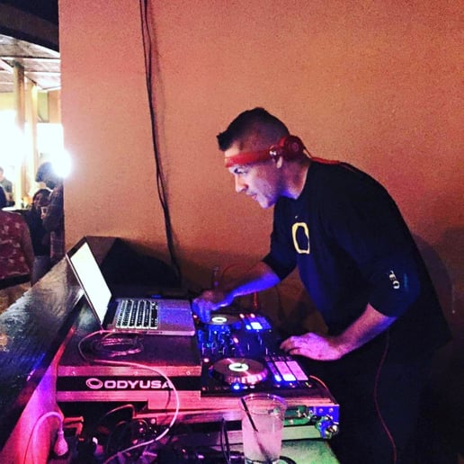 Gallery photo 2 of DJ Vez