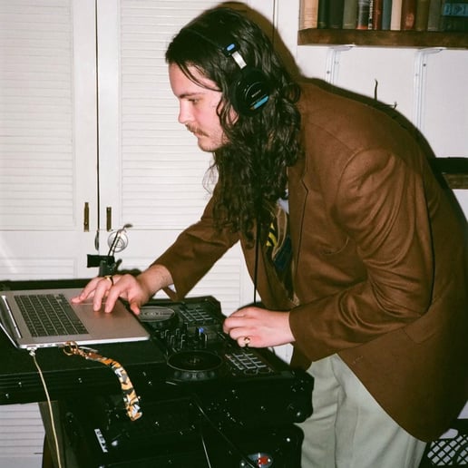 Gallery photo 3 of DJ Vision