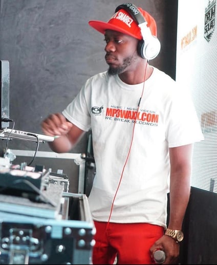 Gallery photo 9 of DJ Wade Banner