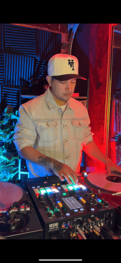 Gallery photo 3 of Dj Wall-E