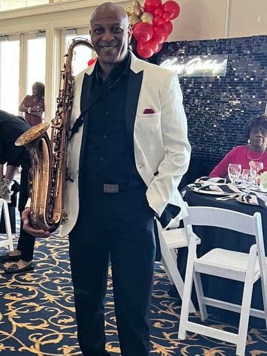Gallery photo 1 of DJ Wayne the Saxophonist
