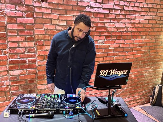 Gallery photo 5 of DJ Wayvz