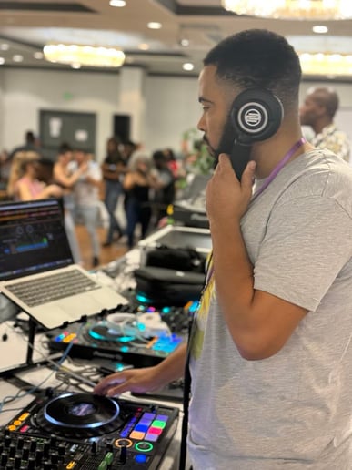 Gallery photo 3 of DJ Wayvz