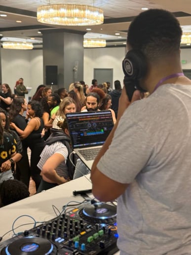 Gallery photo 4 of DJ Wayvz