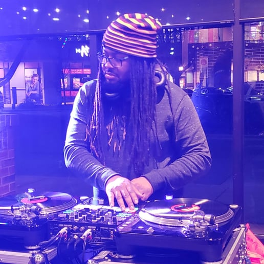 Gallery photo 5 of DJ WeekN