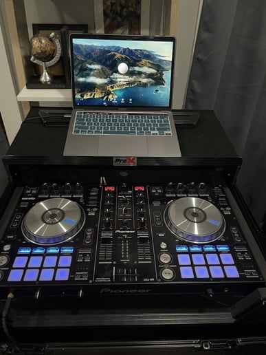 Gallery photo 4 of DJ BIZzSALeS
