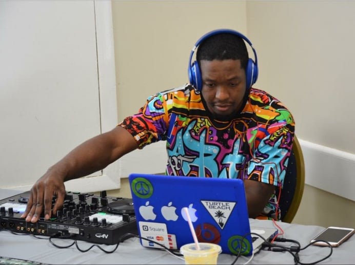 Gallery photo 3 of Djblue8heat