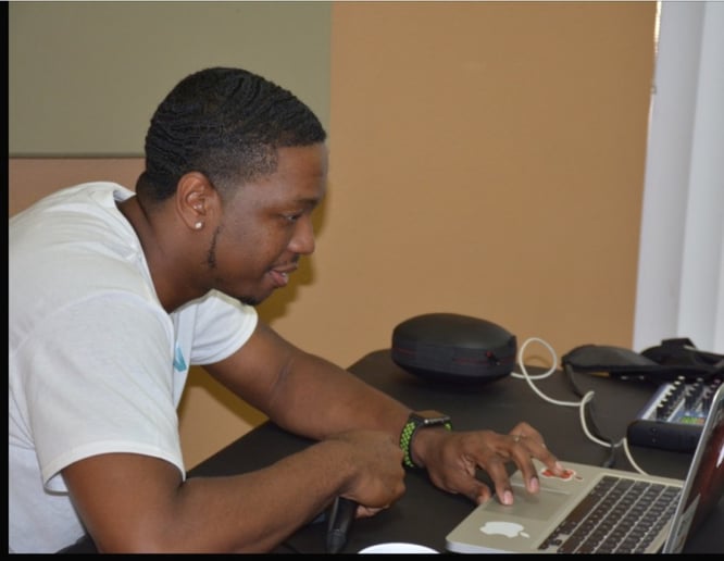 Gallery photo 7 of Djblue8heat
