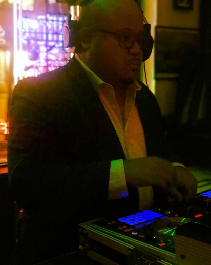 Gallery photo 1 of DJ ChrlBrwn