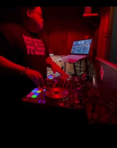 Gallery photo 2 of DJ ChrlBrwn