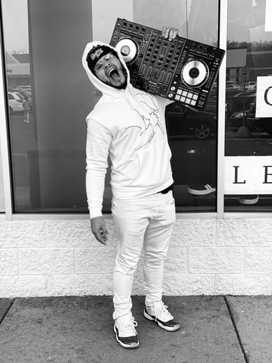 Gallery photo 4 of DJ Faboloso