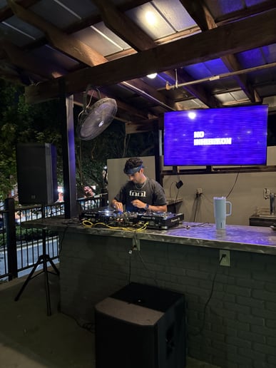 Gallery photo 1 of DJ Giovanni Gallarzo
