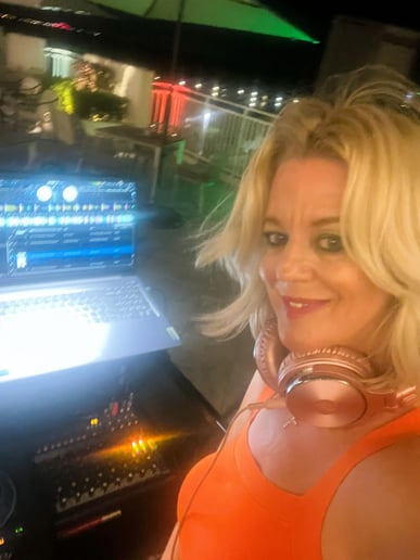 Gallery photo 1 of DJjennaa Music