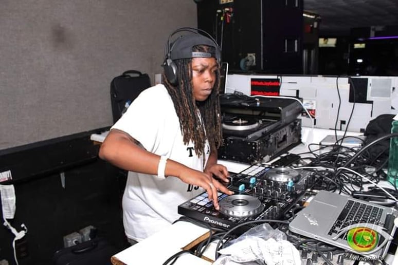 Gallery photo 1 of DjLive
