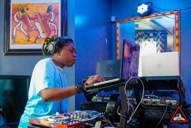 Gallery photo 7 of DjLive