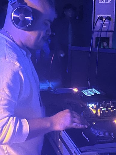 Gallery photo 2 of DJQ