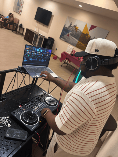 Gallery photo 1 of DJ SavvyFadezz