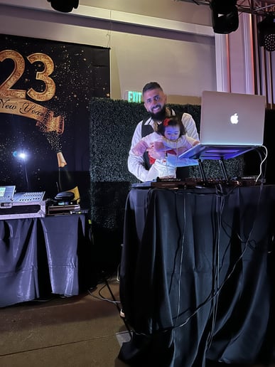 Gallery photo 2 of DJShowMadness