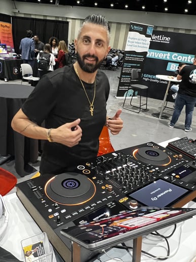 Gallery photo 9 of DJShowMadness