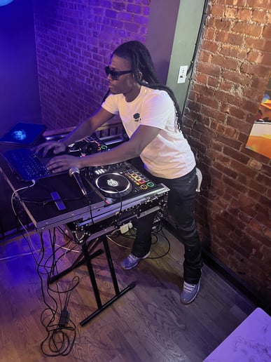 Gallery photo 1 of DJ Wise