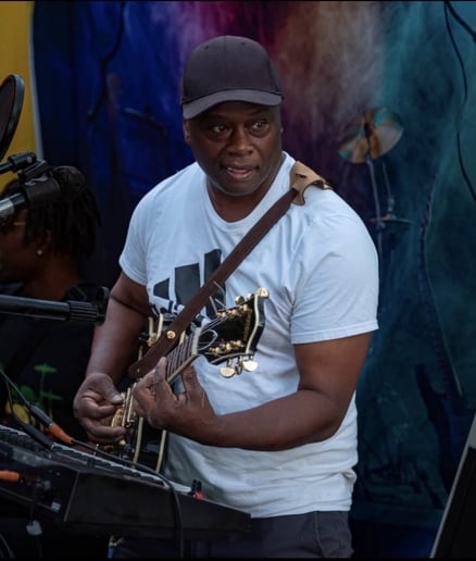 Gallery photo 3 of D'kenek (Diverse Connection)