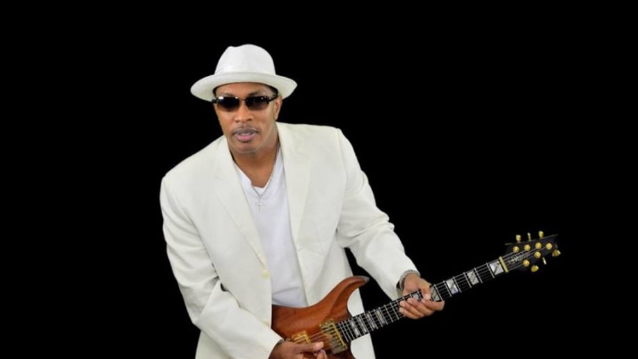 Gallery photo 6 of D'Mac Just me and My Guitar