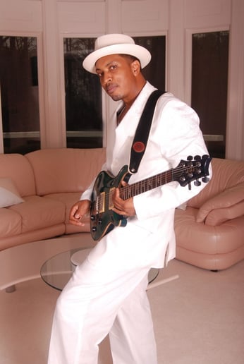 Gallery photo 7 of D'Mac Just me and My Guitar