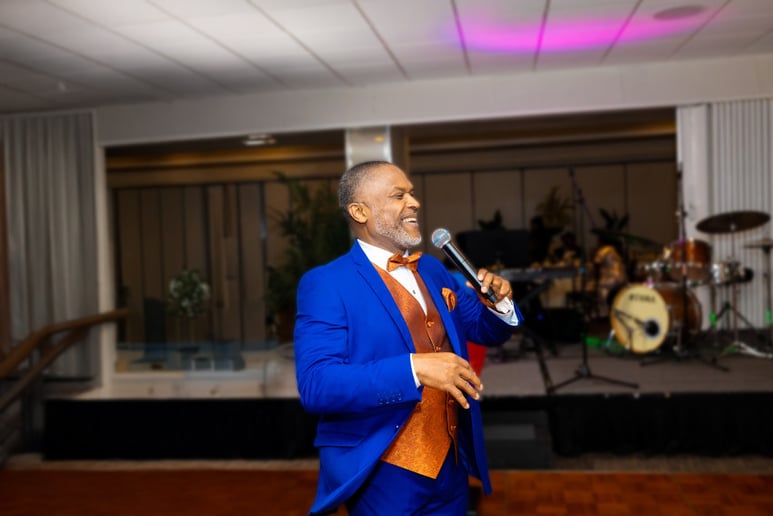 Gallery photo 1 of Doctor Ro Inspirational Speaker