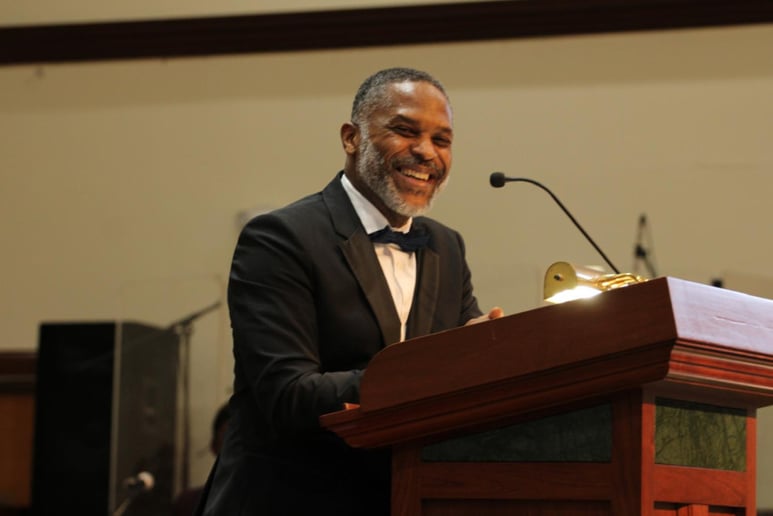 Gallery photo 5 of Doctor Ro Inspirational Speaker