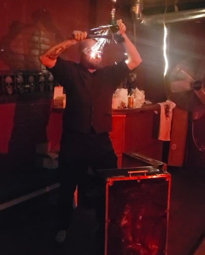 Gallery photo 3 of Doktor Skott: Sideshow Artiste