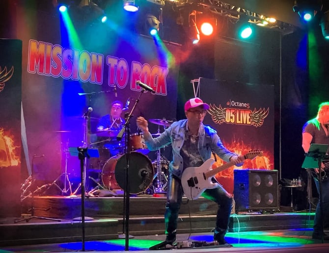 Gallery photo 4 of Don't Stop Believin' Singer & Guitarist